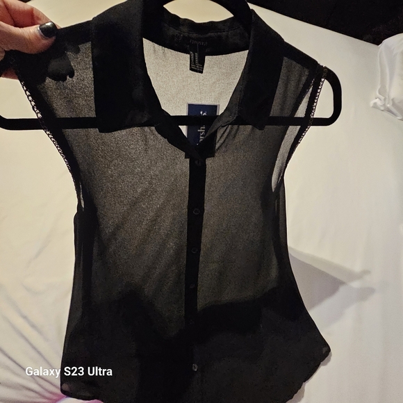 NWT Sleeveless sheer top blouse - Picture 4 of 5